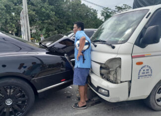 Nghệ An: Truck collision causes rear light damage to Bentley Mulsanne supercar