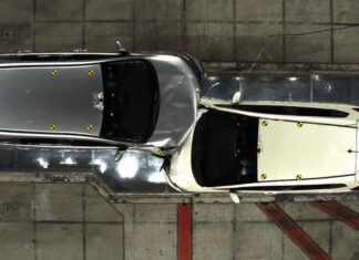 Witness the Collision Test between Honda CR-V and Jazz