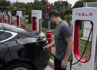 BMW, Mini, and Rolls-Royce Electric Vehicles to Share Charging Stations with Tesla by 2025