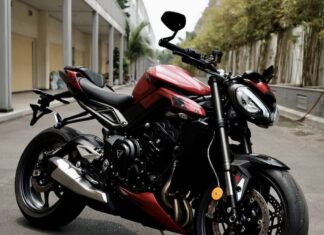 Triumph Street Triple RS 765 2023 arrives in Vietnam, starting from 445 million VND.