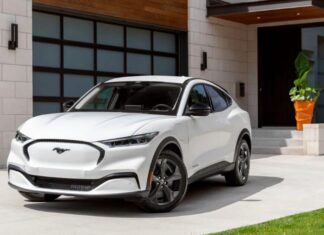 A setback in 2023, Ford postpones investment in electric vehicles