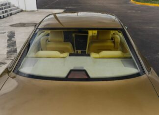 Owner of used BMW 850i still refuses to sell despite receiving over 5 billion VND