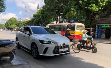 Win Auction for License Plate 36A-990.99 at Only 120 Million VND, Thanh Hoa Tycoon Buys Lexus RX350 to Attach the Plate