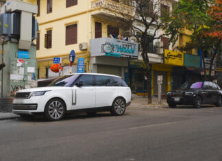 How much does an SUV fleet appear on a street in Hanoi?