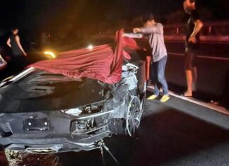 Lamborghini Aventador involved in serious accident on Long Thanh – Dau Giay highway, owner uninjured
