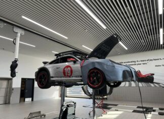 First Porsche 911 Dakar 2023 in Vietnam goes for maintenance after a 35,000km off-road adventure