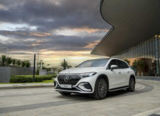 Mercedes-Benz Vietnam offers complimentary home charger for EQ electric car buyers until June 2024.
