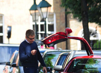 “Mr. Bean” encounters accident on the racetrack.