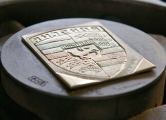 How is the Porsche logo created?