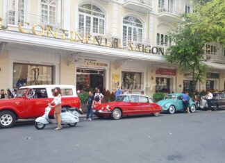 Rare vintage cars invade Saigon on the 3rd day of Tet Dinh Dau