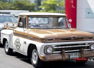 Admire the vintage pickup truck fleet of Thai car enthusiasts