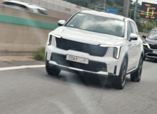 Kia Sorento 2024 in real life: Eye-catching exterior, modern interior.