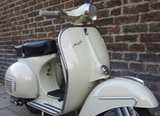 Reviving the Classic: A Close-Up Look at the Restoration of a Vintage Vespa 150S