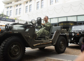 Hanoi Jeep Convoy Unites on Holiday Weekends