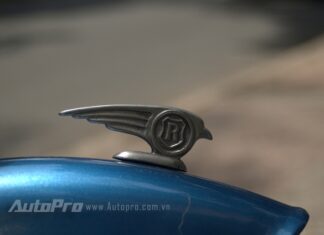 Vintage Sachs Goebel stands out on the streets of Sai Thanh