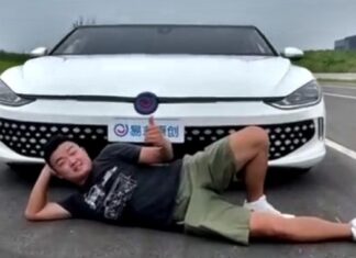 China: Man doubles the size of his car, dislikes confinement.