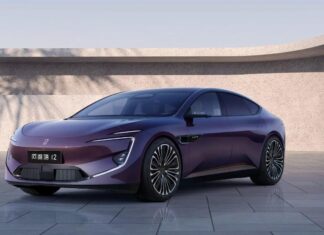 “Effortless Electric Cars: Huawei’s Approach with Outsourced Hardware and Streamlined Software Development”