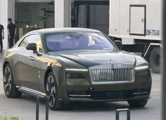 First-ever Rolls-Royce Spectre makes its way to Vietnam: Expected to be launched next month, priced at nearly 18 billion VND.