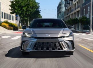 Comparison of Toyota Camry 2025 and Honda Accord 2024: Which Midsize Sedan to Choose?