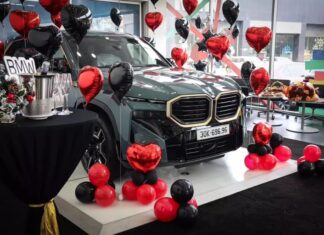 Bimmer Hanoi purchases BMW XM for over 12 billion VND, registers number plate 30K-696.96 at auction for 960 million VND.