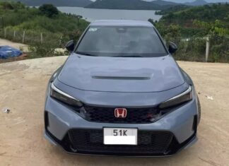 For sale: Honda Civic Type R with only 5,000 km on the clock by Vin Tran. Price: 2.5 billion VND. “A fuel-thirsty beast on wheels.”