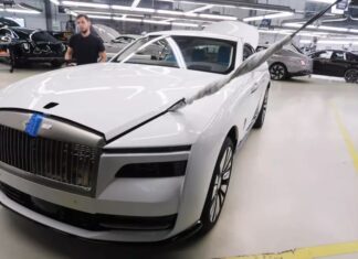 Minh “Plastic” gears up for a new marriage, this time with Spectre, the Rolls-Royce car that runs on 0 liters/100 km fuel
