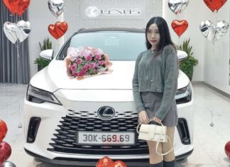 New generation Lexus RX350 with a license plate valued at 350 million VND