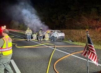 Tesla electric car caught fire violently after an accident, requires 136,000 liters of water to extinguish