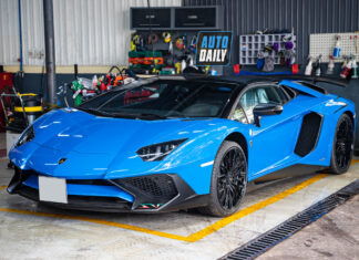Discover the most unique blue Lamborghini Aventador SV Roadster in Vietnam