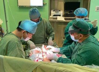 Man Gets Hand Severed with Machete