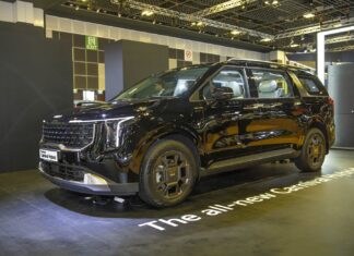 Get a closer look at the forthcoming Kia Carnival Hybrid 2024, anticipation in Vietnam