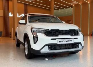 Up-close with the most affordable 2024 Kia Sonet at the dealership: Featuring 15-inch steel rims, no entertainment screen