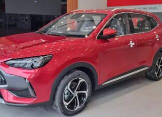 MG HS 2024 arrives at dealerships before official launch in Vietnam, competing with Mazda CX-5 and Honda CR-V.