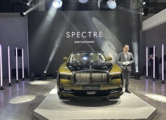 Luxury electric car Rolls-Royce Spectre debuts in Vietnam, catering to affluent customers for Lunar New Year.
