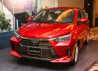 Imported cars on sale, save hundreds of millions of dong.