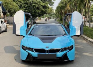 BMW i8 listed for sale, priced at 2.5 billion VND