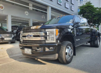 “Rare” Ford F-350 Super Duty Limited Crew Cab hits the used car market, priced at nearly 4.7 billion VND