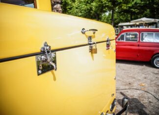 Experiencing the Unprecedented Rolls-Royce, an Exceptional Hunting Vehicle Owned by a Prince