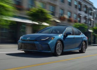 Toyota Camry 2025: Striking design, purely hybrid