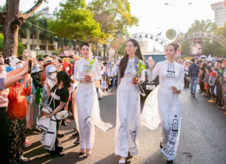 Why is the Mercedes-Benz G-Class Miss Tran Tieu Vy’s top choice for transportation at the Buon Ma Thuot Coffee Festival?