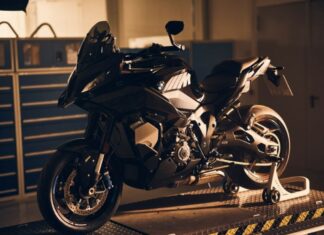 BMW M 1000 XR Revealed: Striking Design, Nearly 200 HP Powerhouse