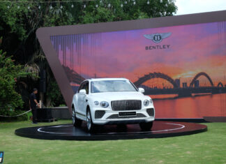 Bentley Bentayga EWB Azure debuts in Vietnam priced at over 20 billion VND.