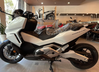 Honda Forza 750 2023 lands in Vietnam equipped with paddle shifters and handbrake