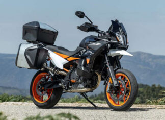 The new features of the KTM 890 SMT for 2023 bring more power and over 100 horsepower.