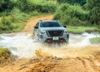 Special Promotion: Save up to 140 million VND on the Nissan Navara pickup at the dealership.