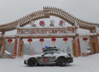 A Haiphong millionaire drives a 16 billion Porsche 911 Dakar through “icy city” in China