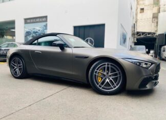 Mercedes-AMG SL 43: Convertible sports car priced at almost 7 billion VND available at the dealership for immediate delivery to customers.