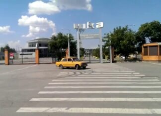 Vintage Car Drifter Loses Control and Spins Out