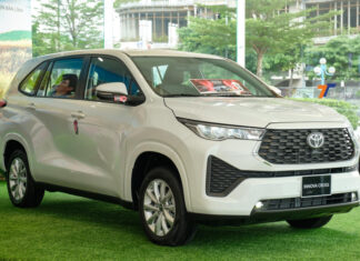 Toyota Innova Cross: Is the New Petrol Variant Worth the 810 million VND Price at Dealership?