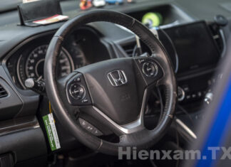 Revitalize your worn-out steering wheel for just 800,000 VND: Get a fresh, modern look that surpasses generic steering wheel covers.